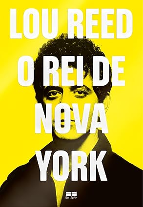 O mais completo e impactante relato sobre uma das personalidades mais influentes do rock, Lou Reed: O Rei de Nova York entrelaça a vida pública e pessoal do ousado artista que mudou a história da música.     Em Lou Reed: O Rei de Nova York, o crítico de música Will Hermes oferece ao público uma narrativa detalhada que cobre desde os acontecimentos mais importantes até fatos menos conhecidos da vida do artista responsável por unir referências do pop comercial e da música de vanguarda europeia.  Hermes explora a fundo as complexas relações de Reed com outras personalidades emblemáticas, como David Bowie, Andy Warhol, John Cale e Laurie Anderson, além do jeito fascinante e sem papas na língua com que ele lidava com fãs, jornalistas e frequentadores da cena underground. Passamos a conhecer melhor a sagacidade e o estilo experimental e lírico de Reed ― que marcou sua passagem como cantor e compositor no icônico The Velvet Underground e em outros trabalhos ―, bem como a ambição artística e a tendência à autossabotagem que herdou de seu mentor, o poeta e escritor Delmore Schwartz.  Primeiro biógrafo a obter acesso ao famoso acervo de Lou Reed na Biblioteca Pública de Nova York, Hermes utilizou também gravações inéditas e entrevistou contemporâneos de Reed para oferecer ao leitor uma nova face do astro ― desde a época em que morava em apartamentos sem água quente no chuveiro no Lower East Side até o estrelato. Conforme se aprofunda na história de Reed, Hermes também proporciona ao leitor vislumbres da cidade e dos arredores de Nova York, apresentando pouco a pouco a rica história cultural da metrópole que se tornou a grande musa do poeta do rock.  Sucesso de crítica, Lou Reed: O Rei de Nova York é a biografia monumental de um compositor pioneiro em escrever sobre papéis de gênero e identidades queer, um artista comprometido na mesma medida em captar o belo e o estranho e um homem complexado e por vezes truculento, cuja sensibilidade artística persiste até os dias de hoje.