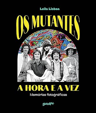 UM REGISTRO VISUAL DA INTIMIDADE DA BANDA QUE TRANSFORMOU PARA SEMPRE A MÚSICA BRASILEIRA  Com apresentação exclusiva do produtor musical e ex-baixista Liminha e prefácio de Thunderbird contextualizando vida e época dos Mutantes.  Durante o período mais criativo dos Mutantes, entre 1969 e 1974, Leila Lisboa foi uma espécie de integrante honorária do conjunto. Namorada do então baixista Liminha, a jovem fotógrafa teve acesso privilegiado aos ensaios, aos shows e à intimidade de pura psicodelia de uma das maiores bandas brasileiras. Ela nem desconfiava, mas naquele momento estava fazendo parte de um dos capítulos mais importantes da história da música – e capturando tudo com sua máquina fotográfica de uma foma singela e espontânea, como amigos registram seus momentos juntos.  Os Mutantes: A hora e a vez é um documento histórico nunca acessado, com momentos da convivência entre os Mutantes e os anos em que moraram juntos como uma legítima comunidade hippie na Serra da Cantareira, uma região ao norte de São Paulo. Além disso, cenas de shows, ensaios, bastidores e momentos únicos de descontração, incluindo notas pessoais afetivas de Leila. Essa é uma edição de luxo, em capa dura, com mais de uma centena de fotografias de valor histórico incomparável, em que um grupo de amigos produziu arte e viveu na essência as palavras de Simone de Beauvoir: “Que nada nos limite, que nada nos defina, que nada nos sujeite. Que a liberdade seja nossa própria substância.”